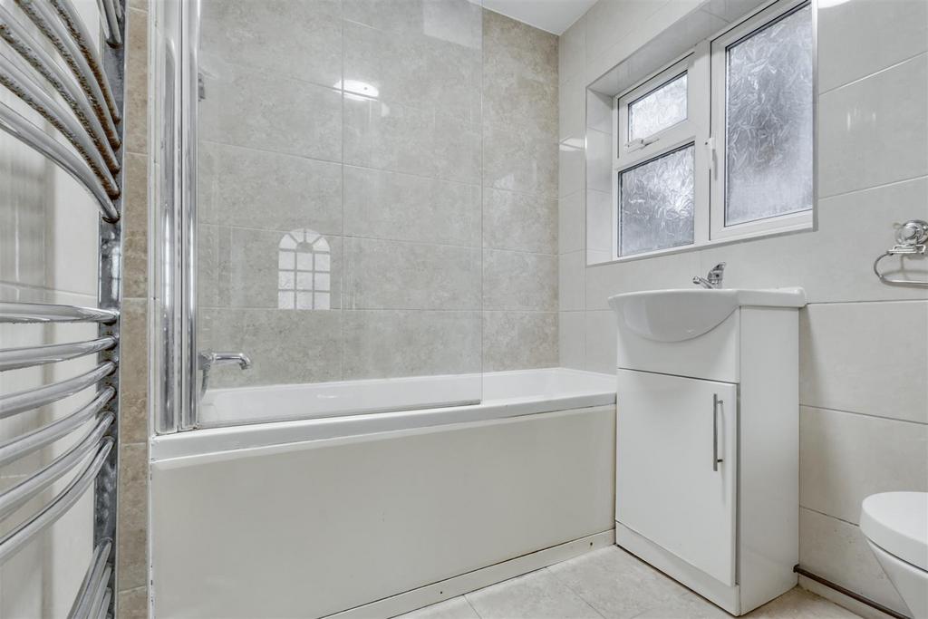 Bathroom 1.jpeg