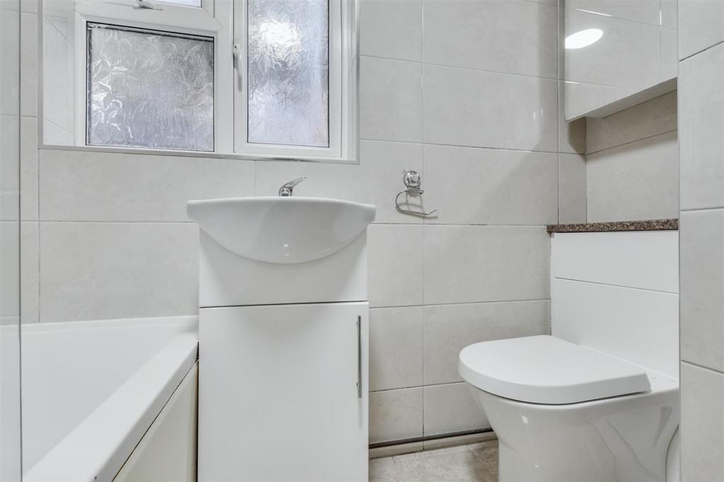 Bathroom 2.jpeg
