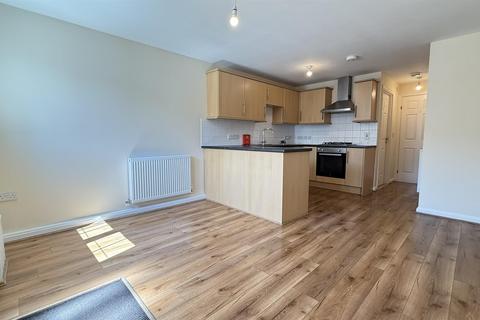 2 bedroom flat to rent, Kings Close, Birmingham B30