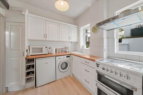 2 bedroom flat to rent, Belsize Park Gardens, London, NW3