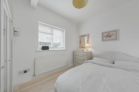 2 bedroom flat to rent, Belsize Park Gardens, London, NW3