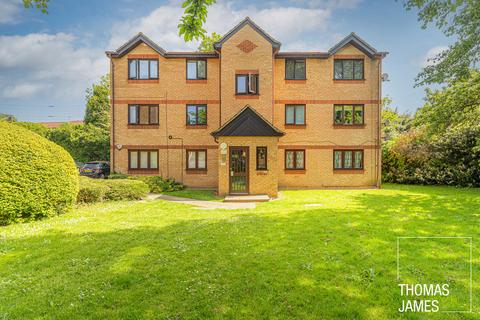1 bedroom flat for sale, Woodfield Close, Enfield, EN1