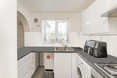 1 bedroom flat for sale, Woodfield Close, Enfield, EN1