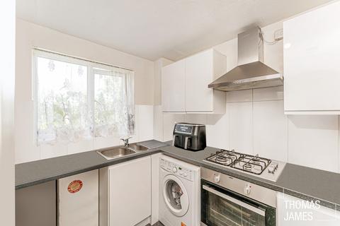 1 bedroom flat for sale, Woodfield Close, Enfield, EN1
