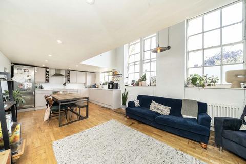 2 bedroom flat to rent, Broadway Lofts, London SW17