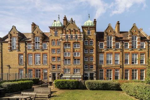2 bedroom flat to rent, Broadway Lofts, London SW17