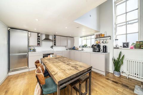2 bedroom flat to rent, Broadway Lofts, London SW17