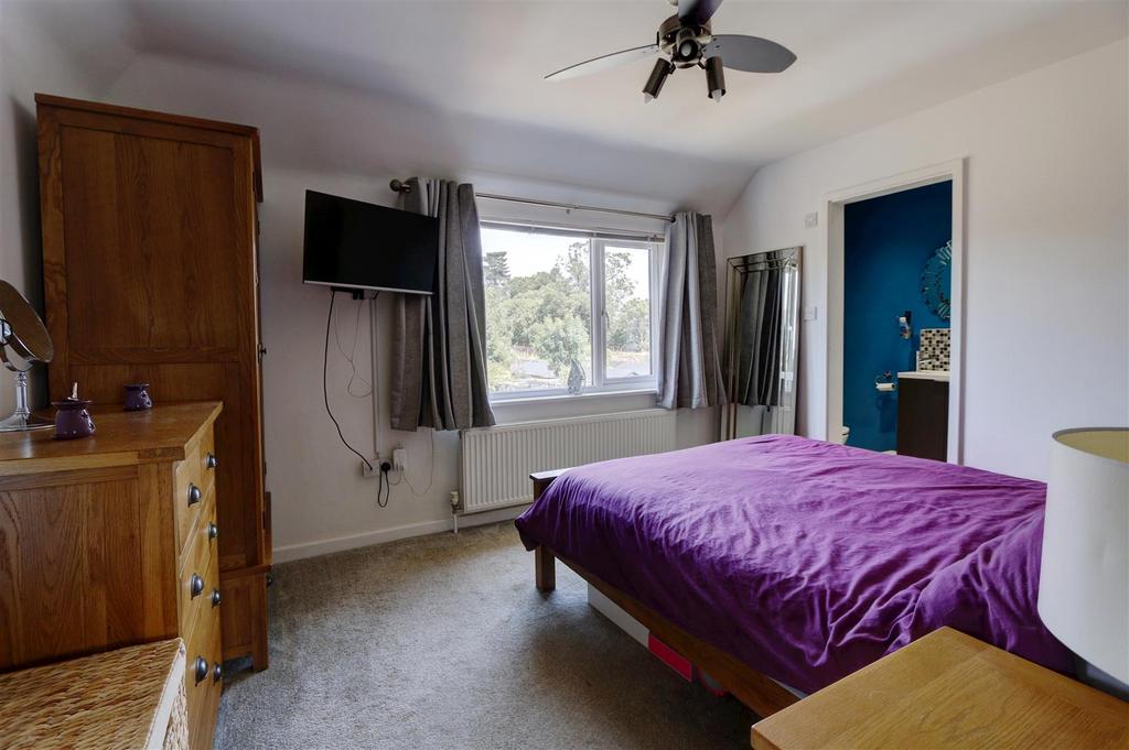 Bedroom 1.jpg