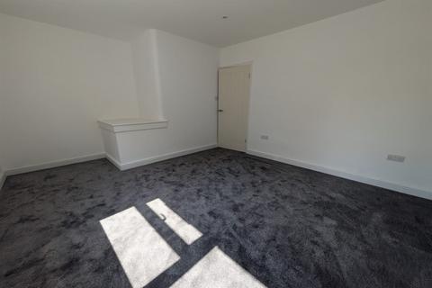 3 bedroom terraced house to rent, Trent Road, Beeston, NG9 1LJ