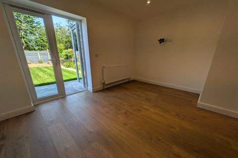 3 bedroom terraced house to rent, Trent Road, Beeston, NG9 1LJ