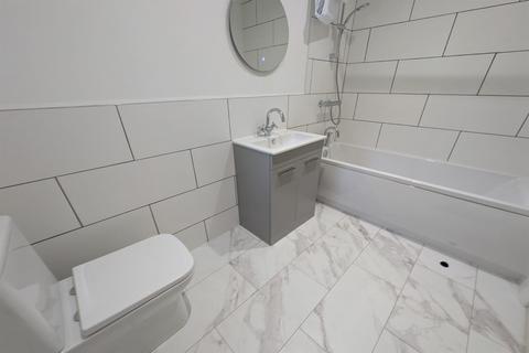 3 bedroom terraced house to rent, Trent Road, Beeston, NG9 1LJ