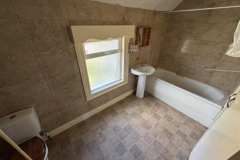 3 bedroom farm house for sale, Fforddlas, Glan Conwy