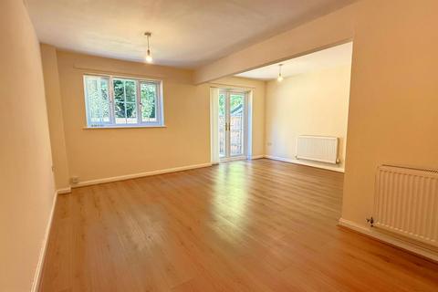 3 bedroom end of terrace house to rent, Kings Close, Birmingham B30