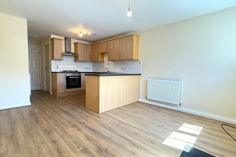 2 bedroom flat to rent, Kings Close, Birmingham B30