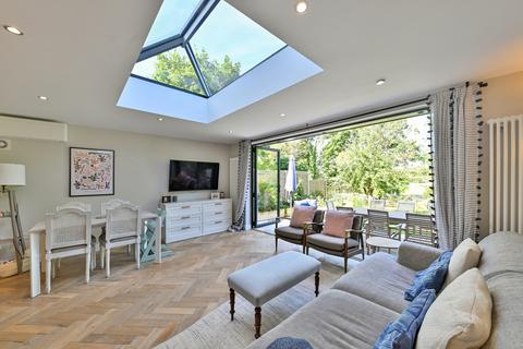 57 Fairway, London, SW20 9DN