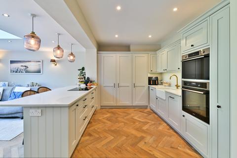 57 Fairway, London, SW20 9DN