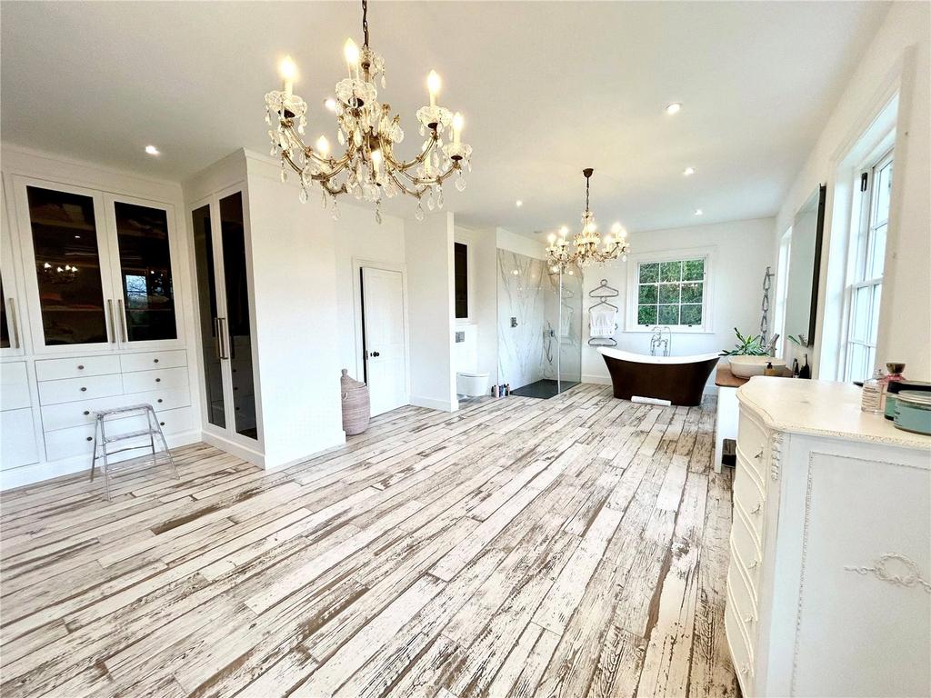 Bath/Dressing Room 1