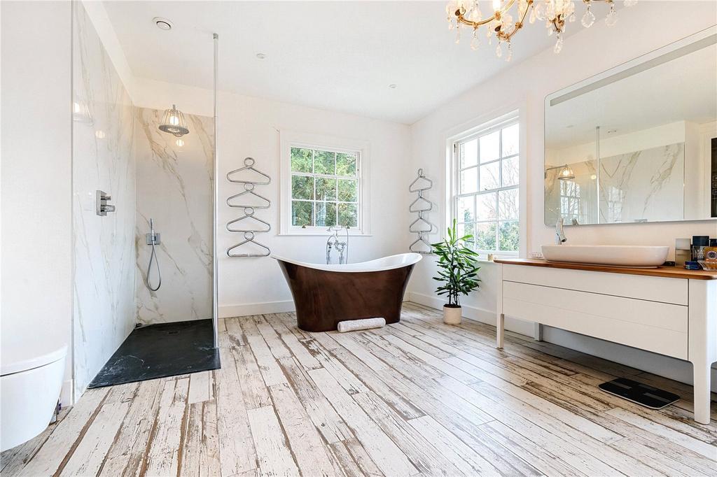 Ensuite Bathroom 1