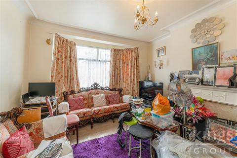 3 bedroom terraced house for sale, Whalebone Lane North, Romford