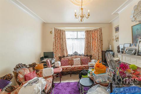 3 bedroom terraced house for sale, Whalebone Lane North, Romford