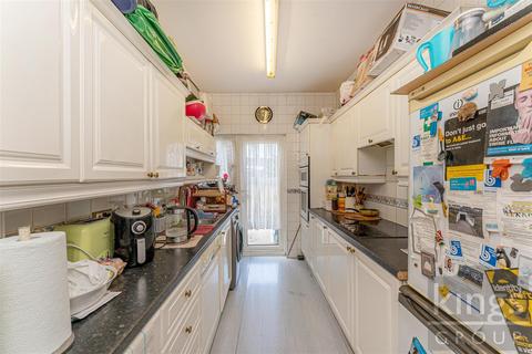 3 bedroom terraced house for sale, Whalebone Lane North, Romford