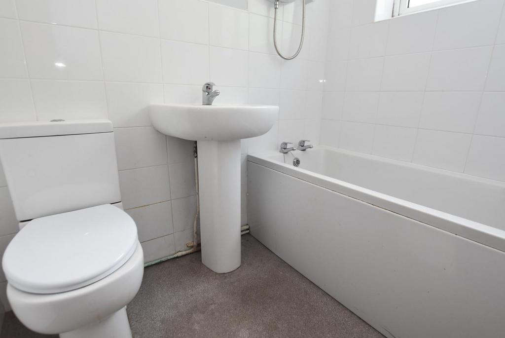 Bathroom (2).jpg