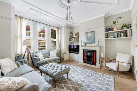 19 Whitehall Road, London, W7 2JE