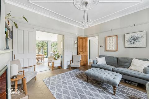 19 Whitehall Road, London, W7 2JE