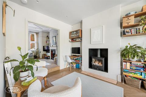 19 Whitehall Road, London, W7 2JE