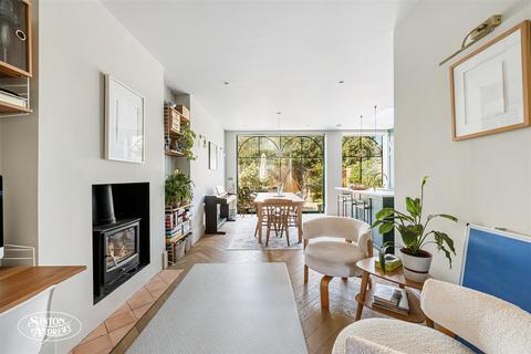 19 Whitehall Road, London, W7 2JE