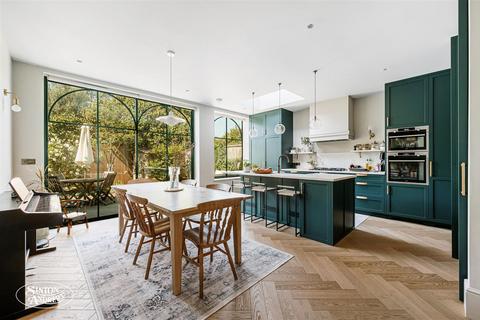 19 Whitehall Road, London, W7 2JE
