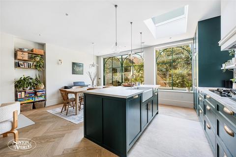 19 Whitehall Road, London, W7 2JE