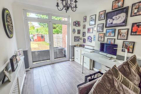 3 bedroom end of terrace house for sale, Poplar Street, Romford, RM7