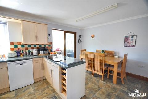 4 bedroom detached bungalow for sale, Blackbridge Drive, Milford Haven