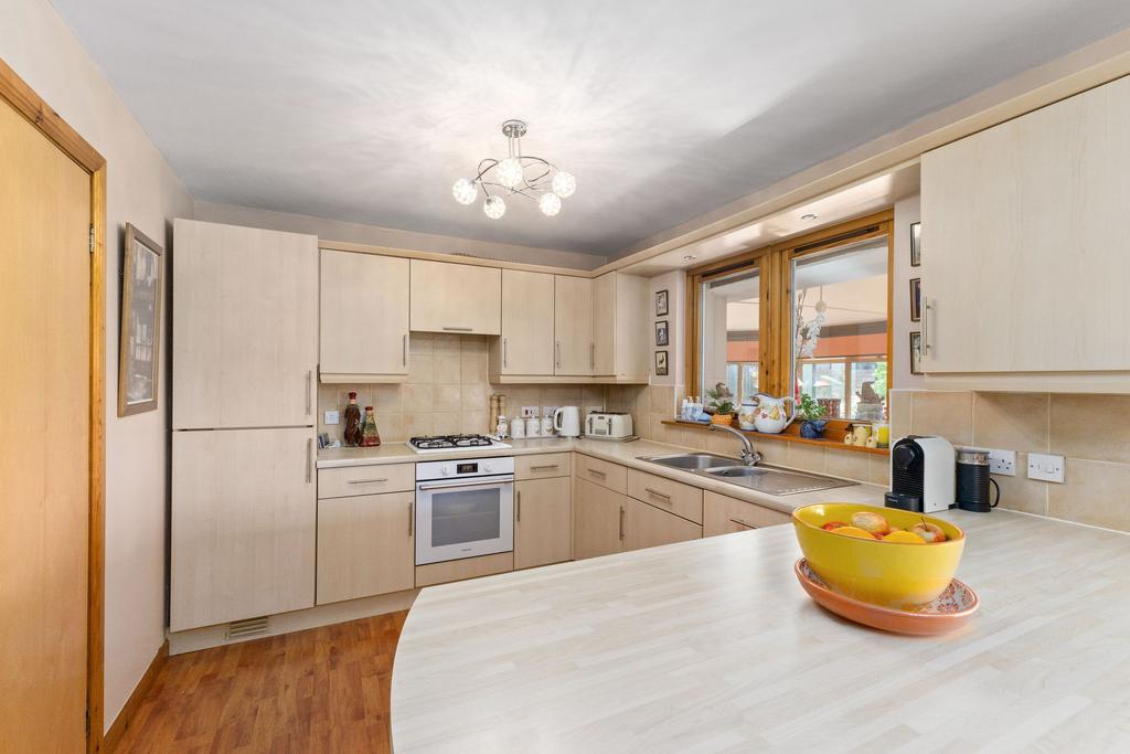 Kitchen / Dining Area