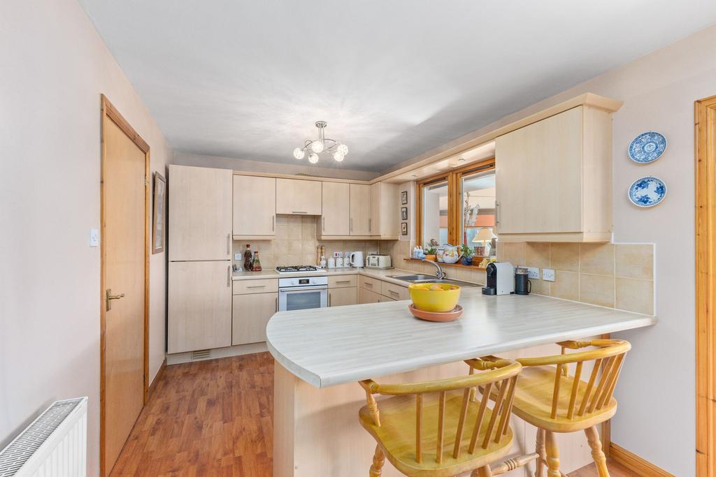 Kitchen / Dining Area