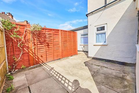 2 bedroom end of terrace house for sale, New Street, Hinckley