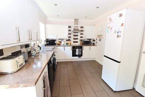 3 bedroom end of terrace house for sale, Marshall Close, FARNBOROUGH GU14