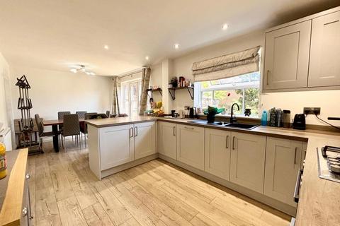 undefined, Longmeadow, Wootton