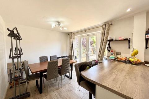 undefined, Longmeadow, Wootton