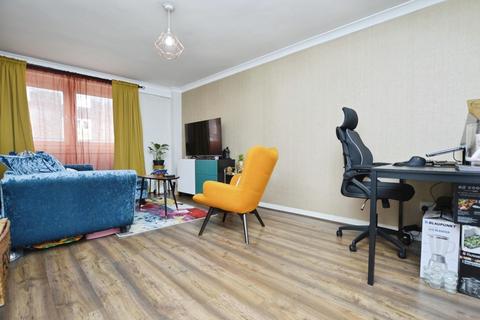 1 bedroom flat for sale, High Street, London