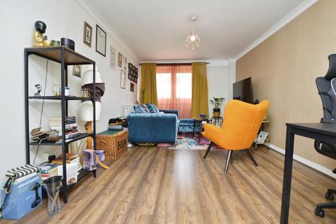 1 bedroom flat for sale, High Street, London