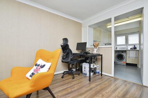1 bedroom flat for sale, High Street, London