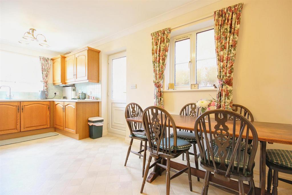 Dining kitchen