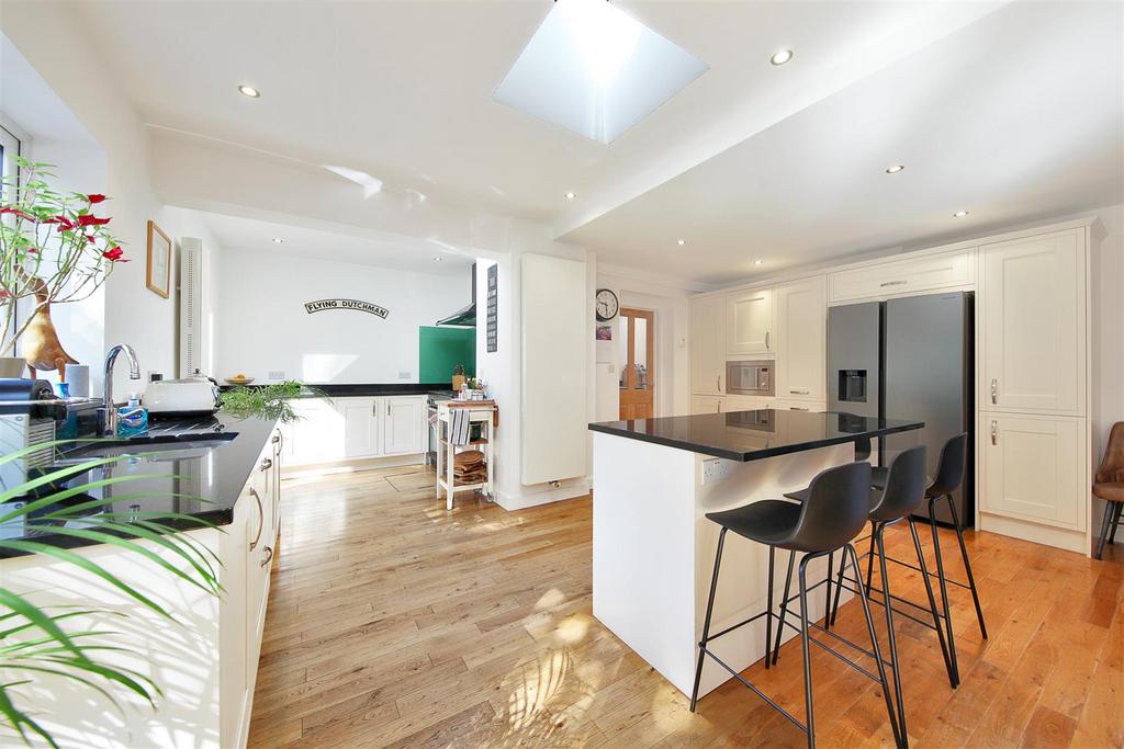 31 Moyne Place - bw Dp KWt ISQq B12 PTLMHa.jpg