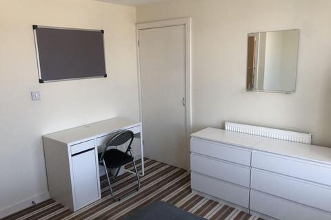 5 bedroom house to rent - Wilson Avenue