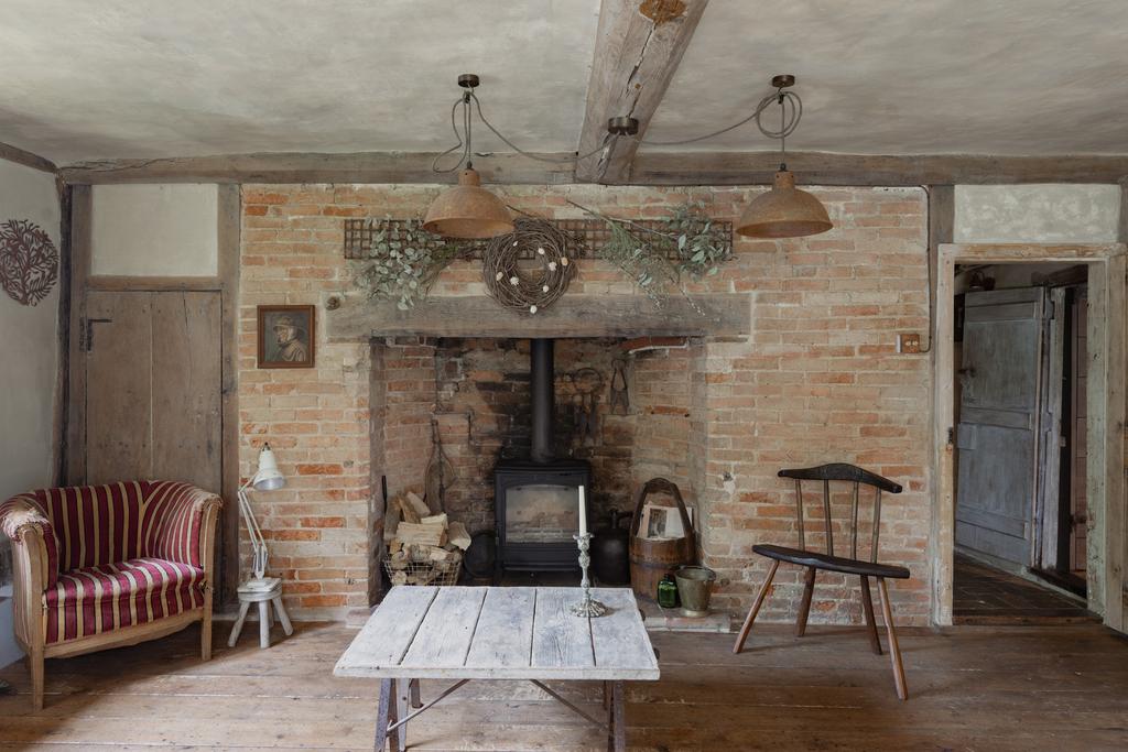294277 - Tanyard Farmhouse, Great Ellingham-5.jpg