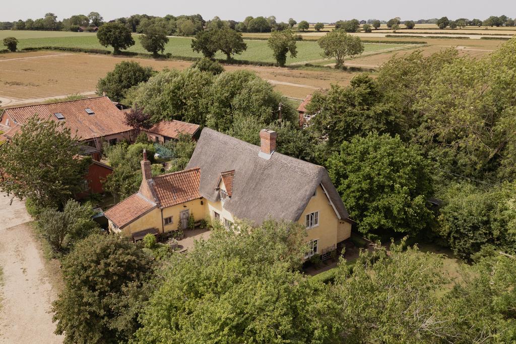 294336 - Tanyard Farmhouse, Great Ellingham-64.jpg