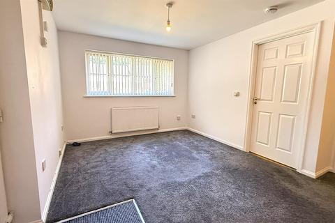 3 bedroom duplex to rent, Kings Close, Birmingham B30
