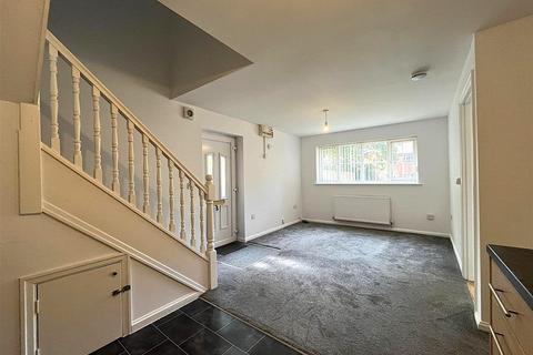 3 bedroom duplex to rent, Kings Close, Birmingham B30